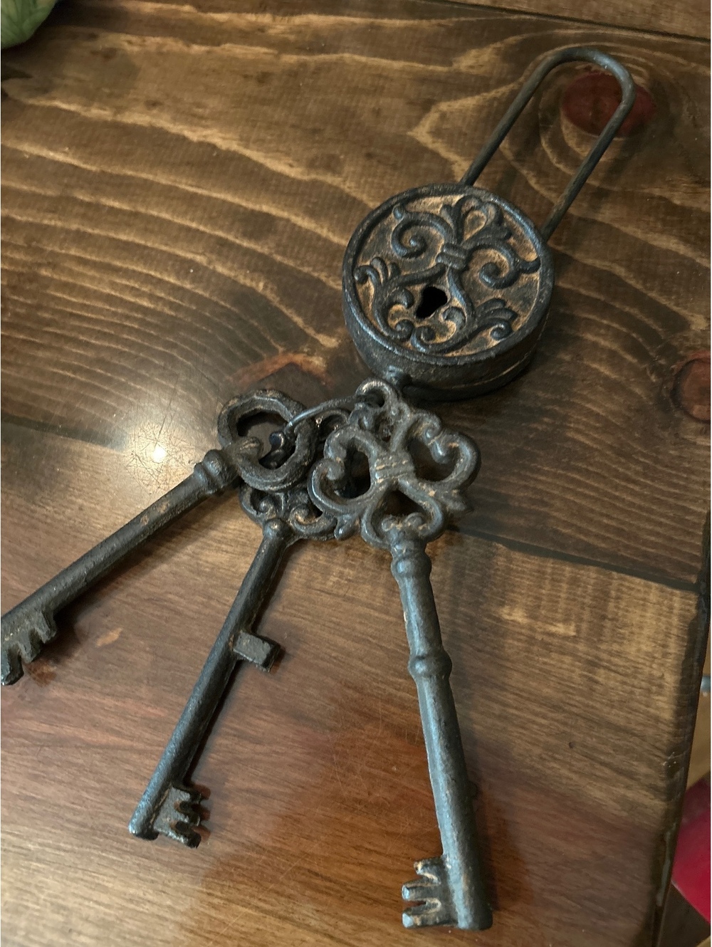 Key- old looking decor